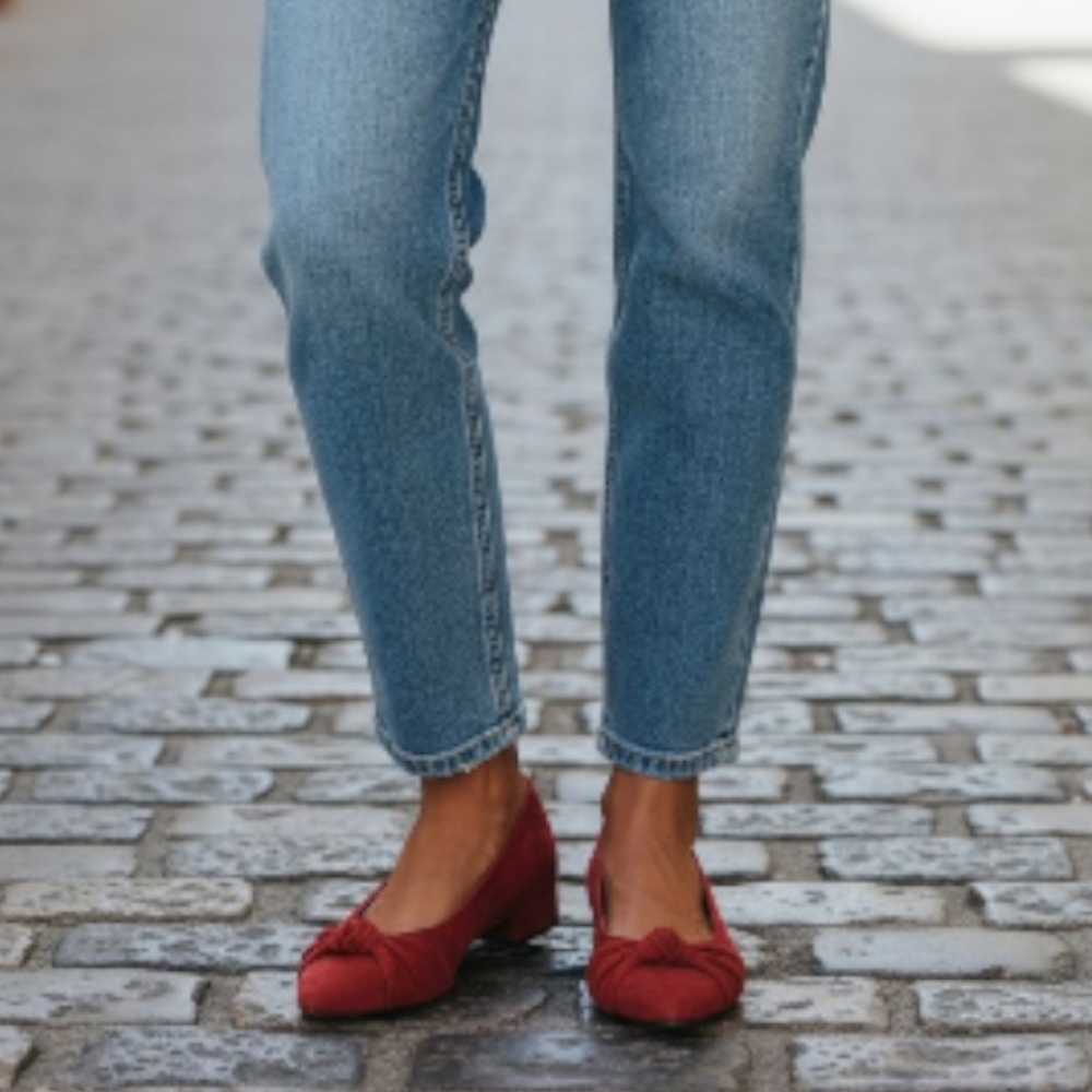 Easy Spirit Red Suede Shoes - Picture 7 of 8